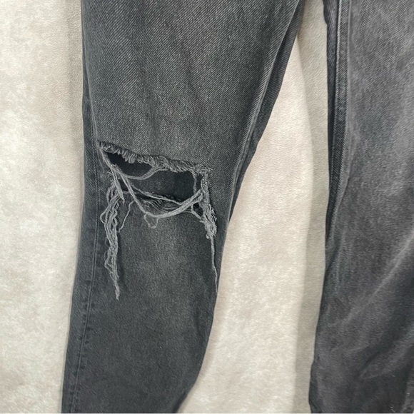 Reformation Cynthia High Rise Straight Distressed Jeans In Washed Black Size 25 - Picture 3 of 8